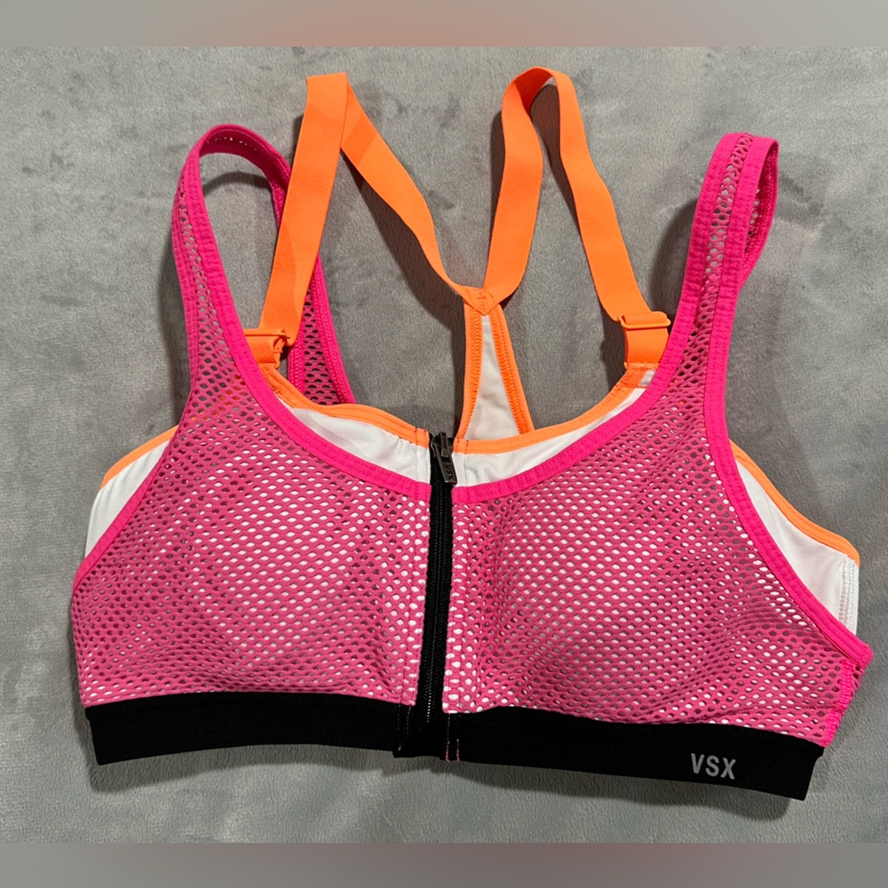 Victoria Secret VSX Sport - Underwire sports bra.